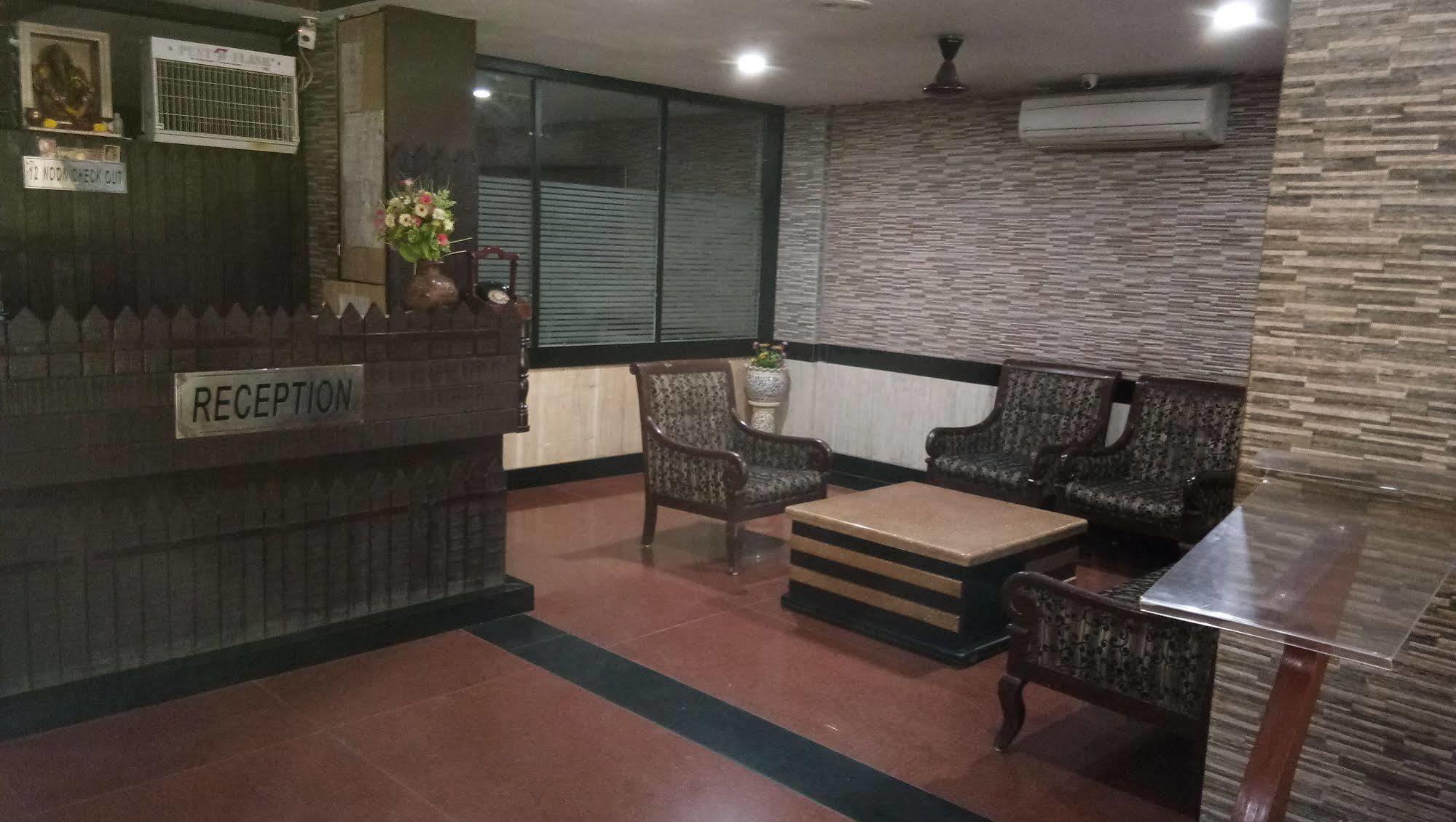 Hotel Arch Manor Deluxe Bhopal Exterior foto