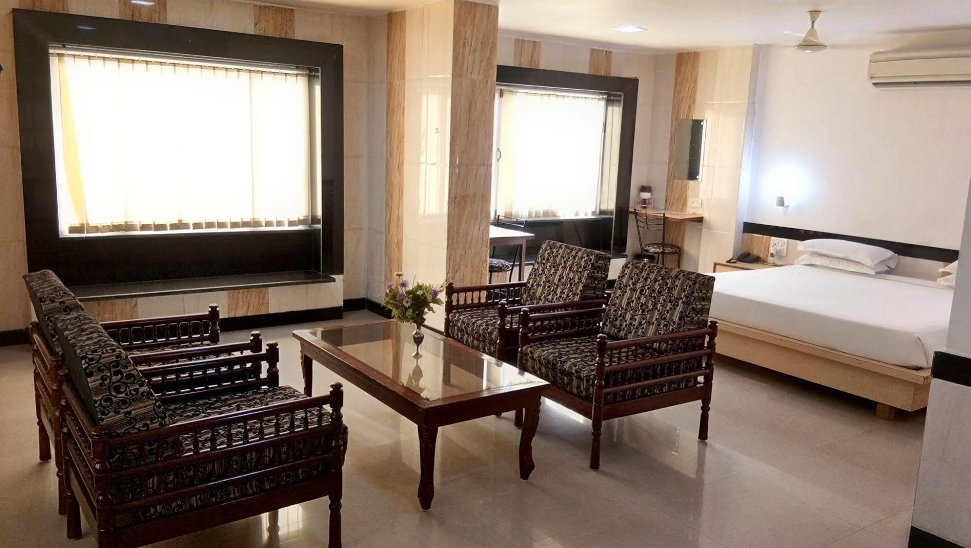 Hotel Arch Manor Deluxe Bhopal Exterior foto